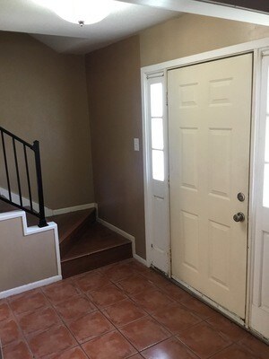 Building Photo - Marshall Wood Townhome