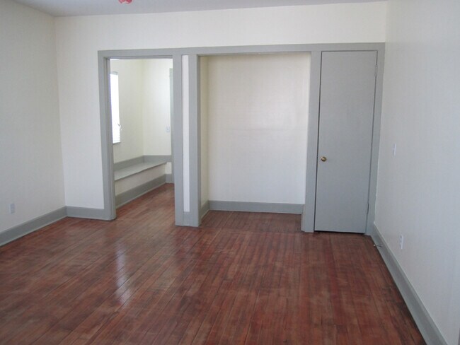 Building Photo - 2524 James M Wood Blvd