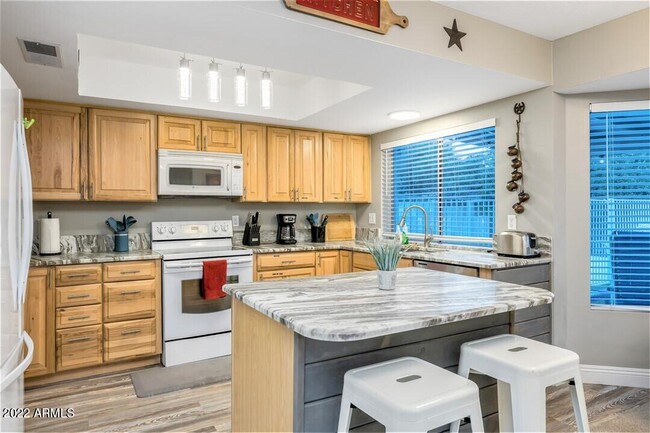 Building Photo - 2019 S Henkel Cir