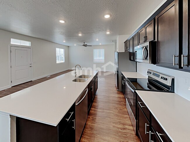 Building Photo - 7377 S Copper Rim Dr