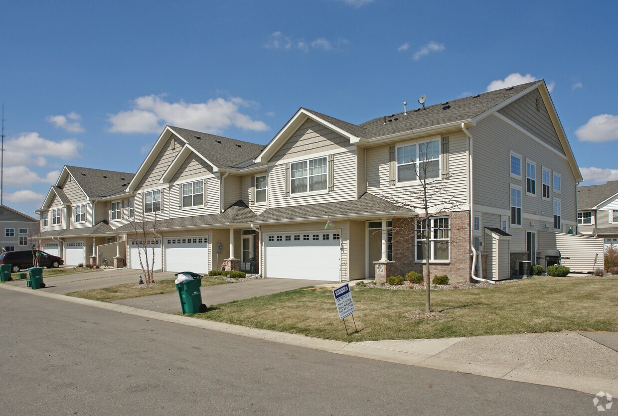Foto principal - Independence Drive Apartments