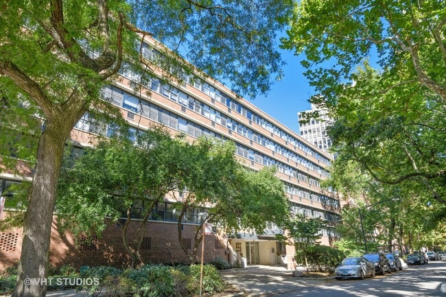 Building Photo - 2300 N Commonwealth Ave