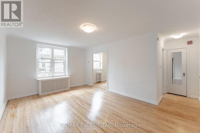 Building Photo - 8 Mallory Gardens