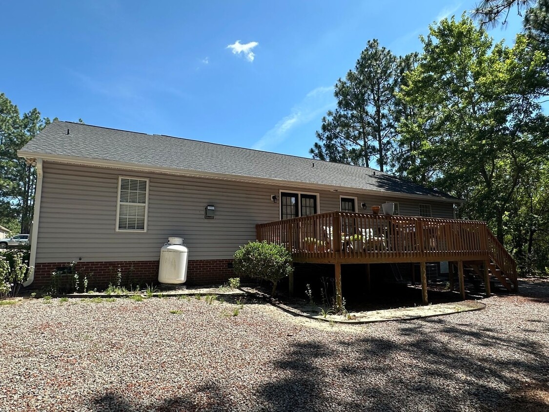 Building Photo - Carolina Lakes!!