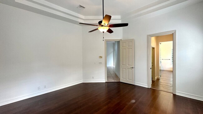 Building Photo - $ 6,500.00 - 5 Beds / 3.5 Baths, no deposi...