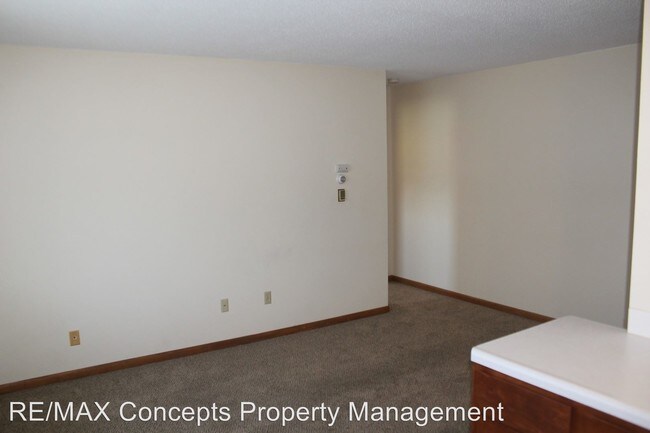 Building Photo - 405 8th St SW