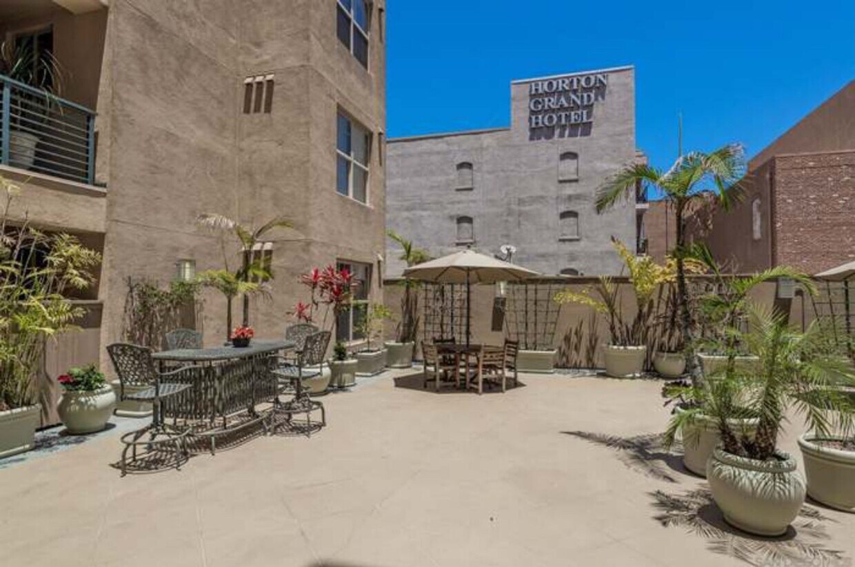 Primary Photo - 1 bed/1 bath condo unit