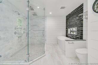 Building Photo - 18444 SE Heritage Dr