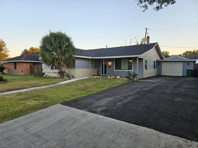 Foto del edificio - 6446 Brookside Dr