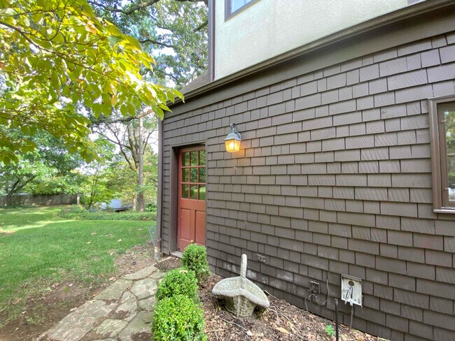 Building Photo - 376 N Williams Dr
