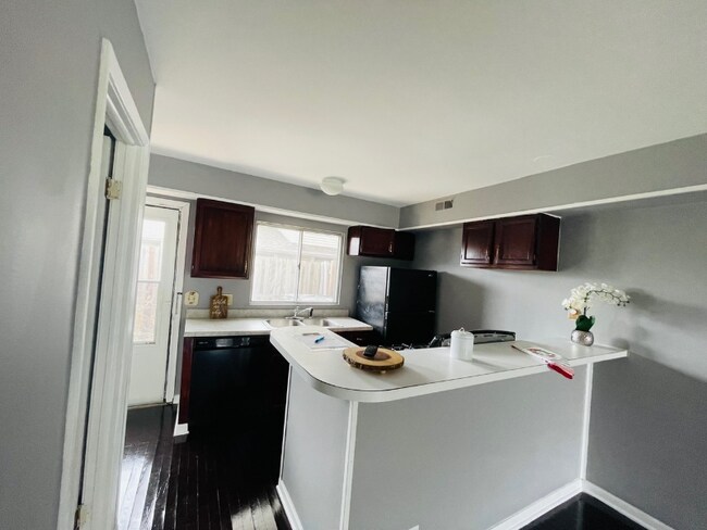 Foto del edificio - 1451 Fremont Dr