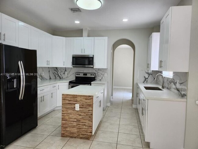 Foto del edificio - 2240 SE 19th Ave