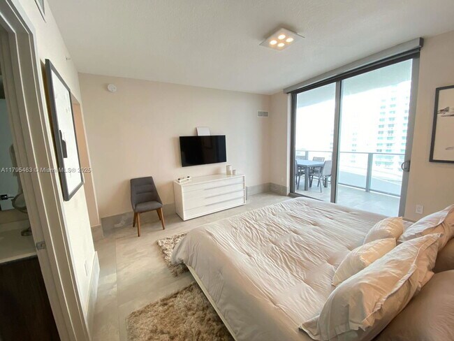 Foto del edificio - 488 NE 18th St
