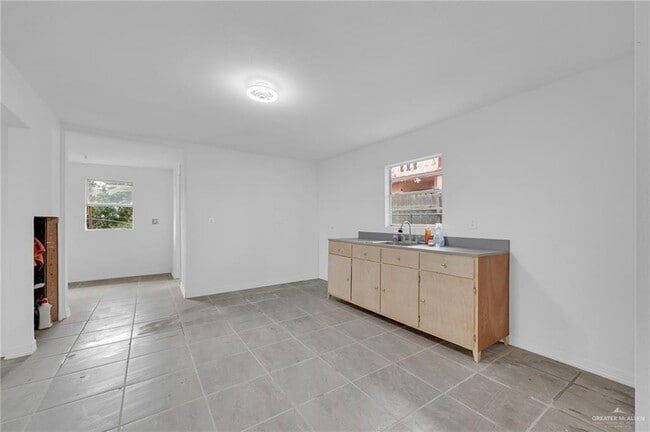 Building Photo - 810 Catarina St