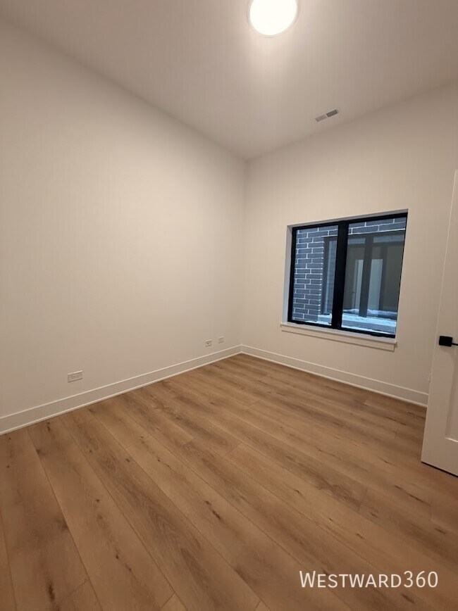 Foto del edificio - 1625 W 13th St