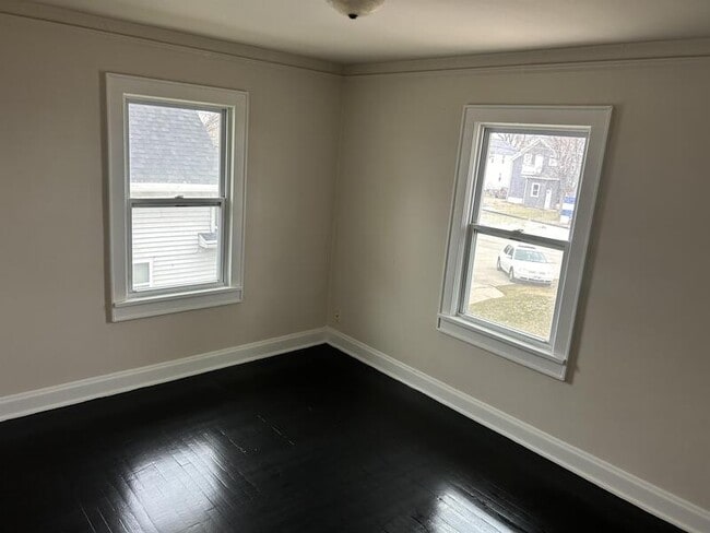 Building Photo - 1331 S Chestnut Ave