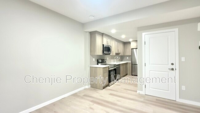 Building Photo - 486 Edgemont Dr
