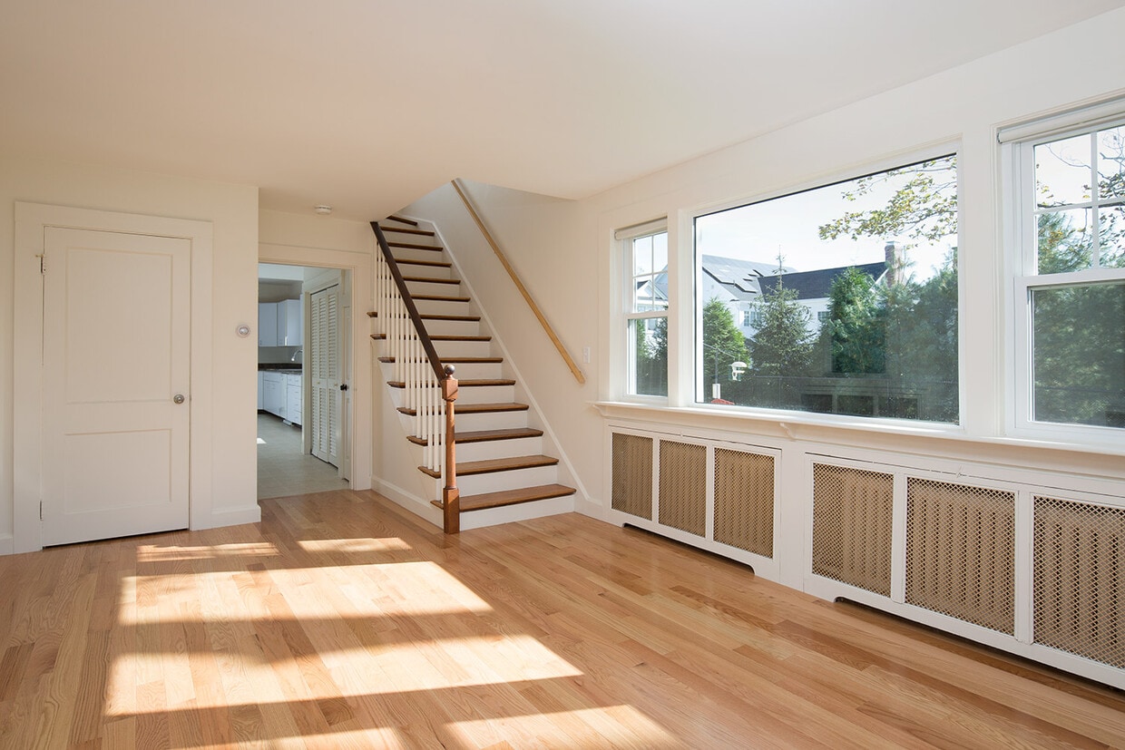 Primary Photo - 352 Thoreau St
