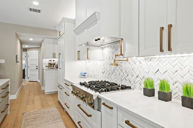 Building Photo - 9300 Linkmeadow Dr