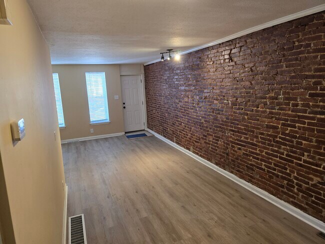 Foto del edificio - 402 N Franklin St