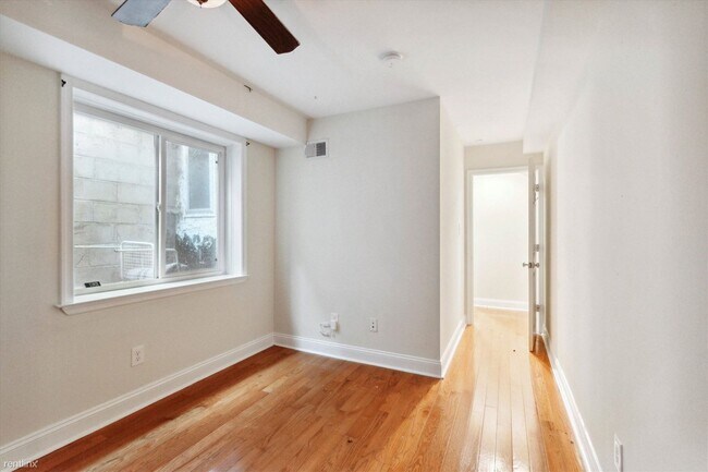 Foto del edificio - 4 br, 3 bath Duplex - 1424 WILLINGTON ST U...