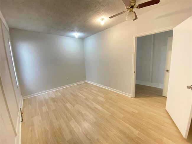 Building Photo - 9404 Dulcimer St
