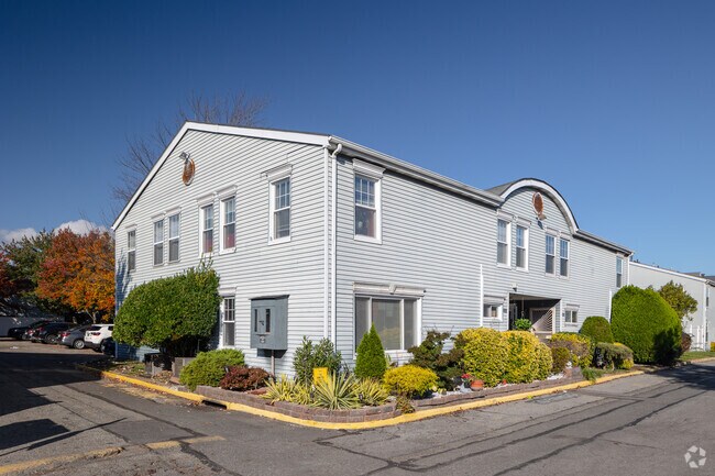 Building Photo - Heron Pond Condominium