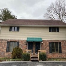 Building Photo - 131 Lake Dr