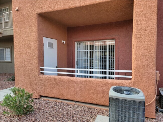 Building Photo - 4730 E Craig Rd