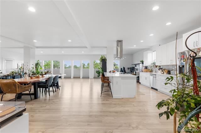 Foto del edificio - 1400 W Alaska Pl