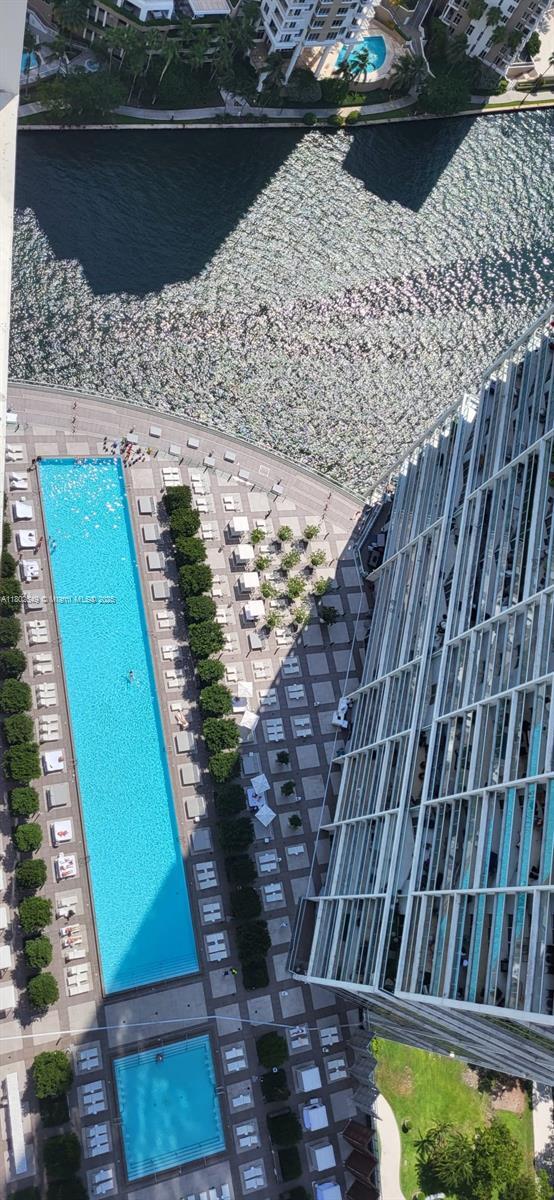 Foto del edificio - 475 Brickell Ave