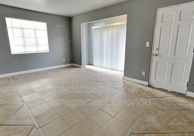 Building Photo - 822 Forest Ln