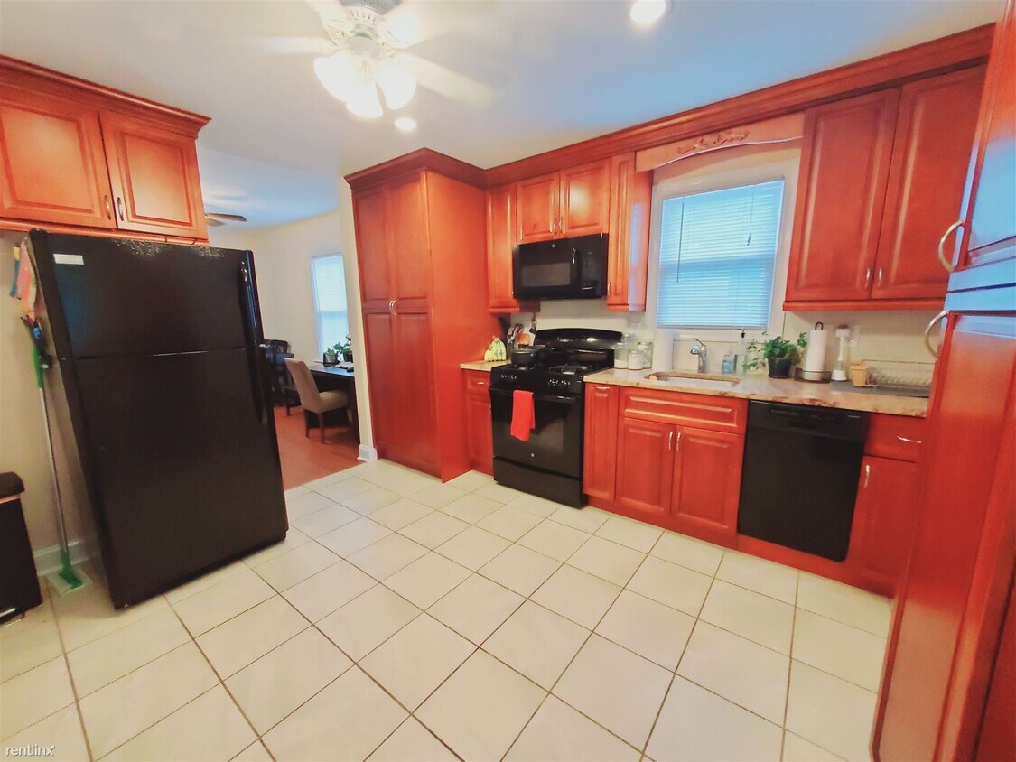 Foto principal - 2 br, 1 bath Condo - 29 Scofield Ave