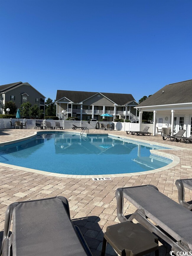 Foto del edificio - 5828 Longwood Dr