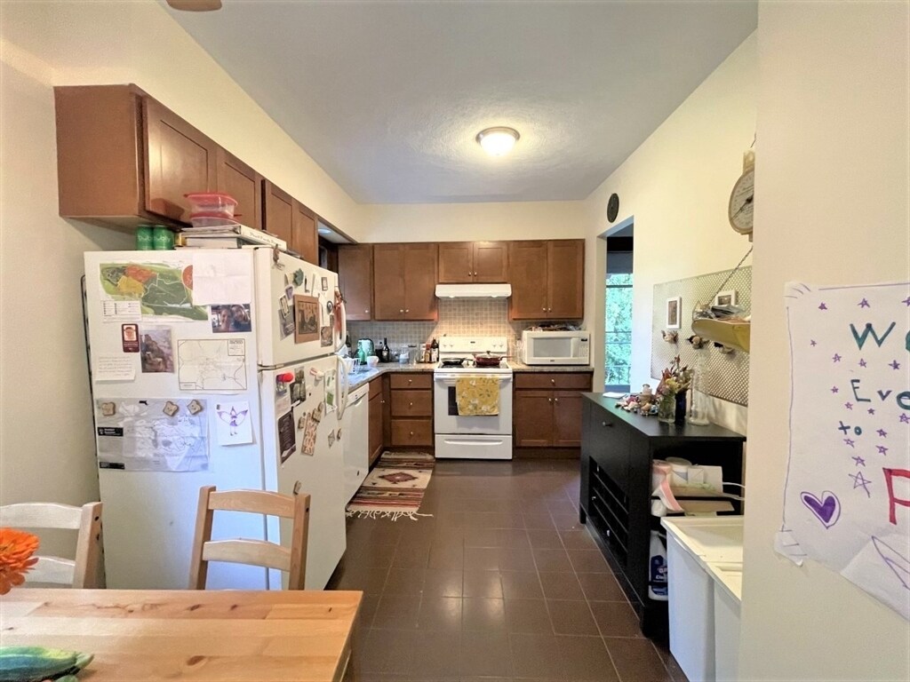 Primary Photo - 3 Graystone Rd