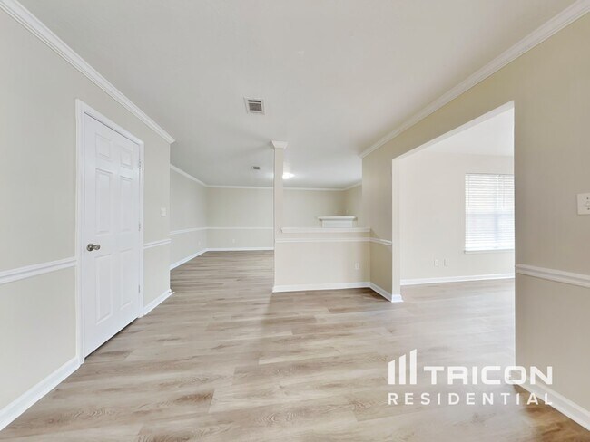 Foto del edificio - 6039 Reynolds Cir