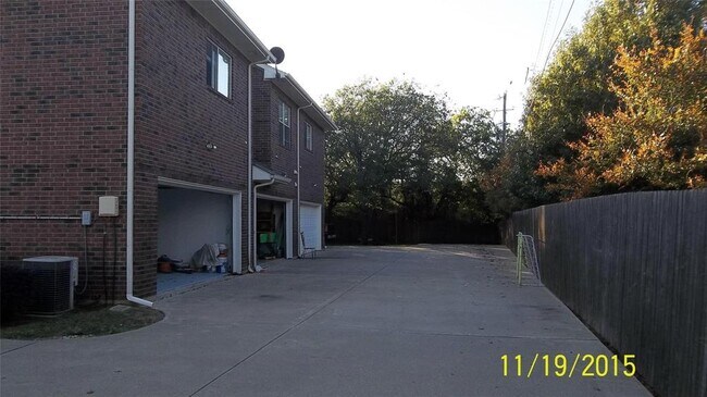 Foto del edificio - 121 Wildwood Ct