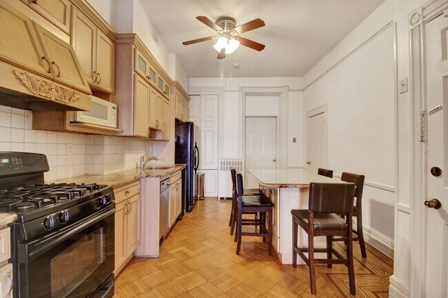 Kitchen and Dining - 934 Hudson St