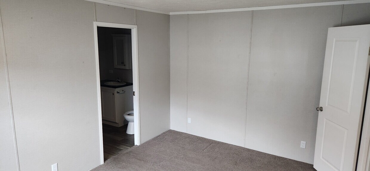 Building Photo - 2401 Pajot Rd