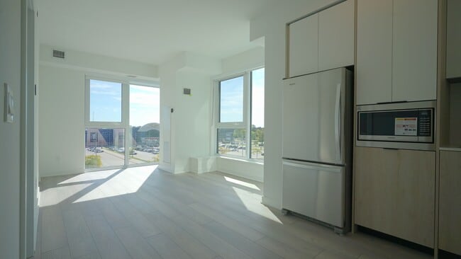 Building Photo - 1007-1007 The Queensway