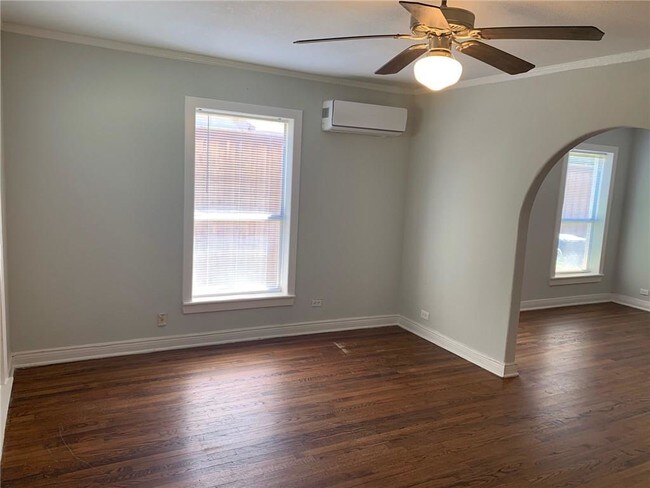 Building Photo - 5217 Stoneleigh Ave