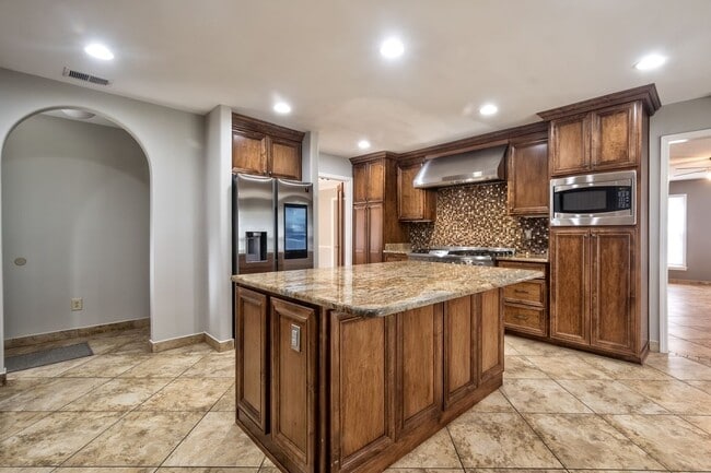 Building Photo - 2598 Cedar Ridge Dr