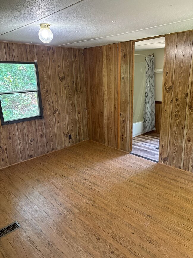 Building Photo - Quiet 3 Bedroom in Alexander
