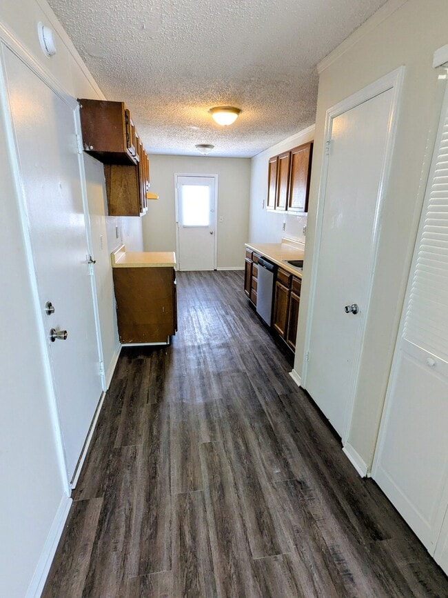 Building Photo - 918 Coarsey Dr
