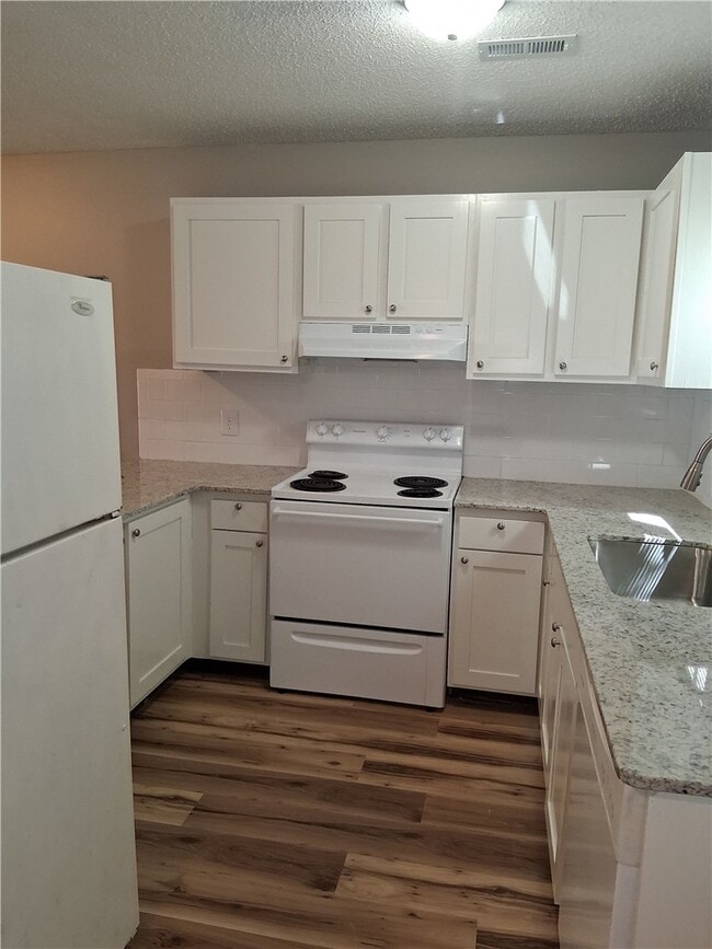 Building Photo - 502 N Betty Jo Dr