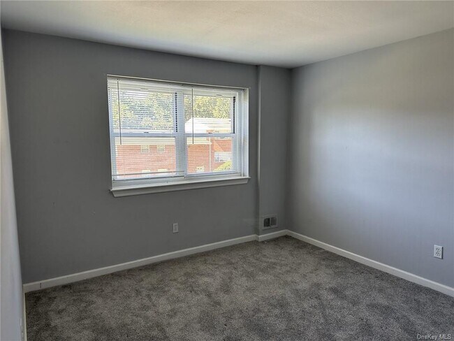 Building Photo - 31 Old Post Rd S