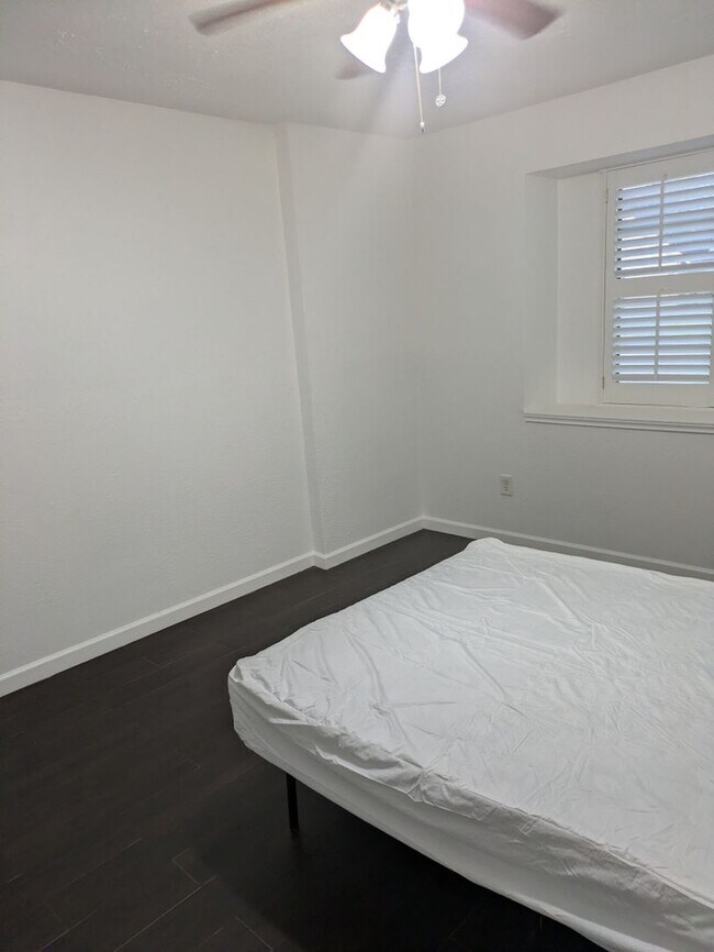 Building Photo - 11127 Sageview Dr