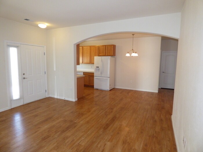 Foto principal - MUST SEE 2 Bed/2 Bath Condo in the Lakesho...