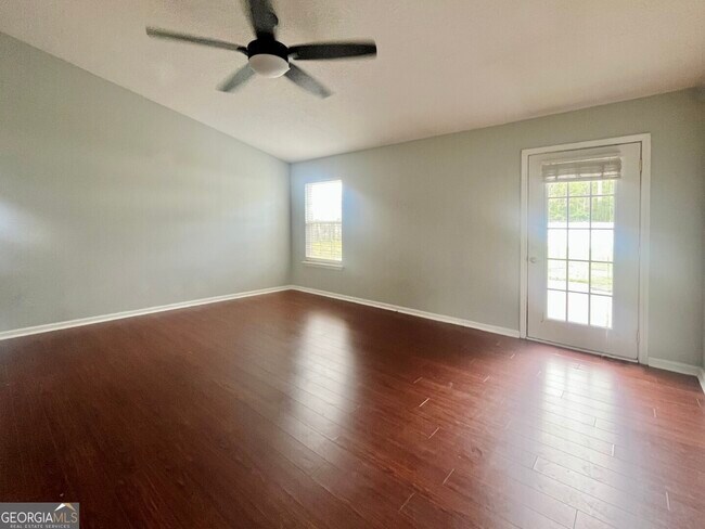 Foto del edificio - 435 Creekside Dr