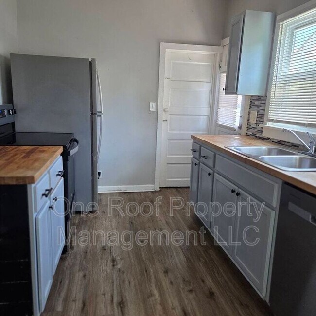 Foto del edificio - 447 N Lawndale Ave